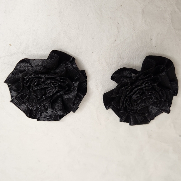 80s Black Floral Shoe Clips - Picture 1 of 5